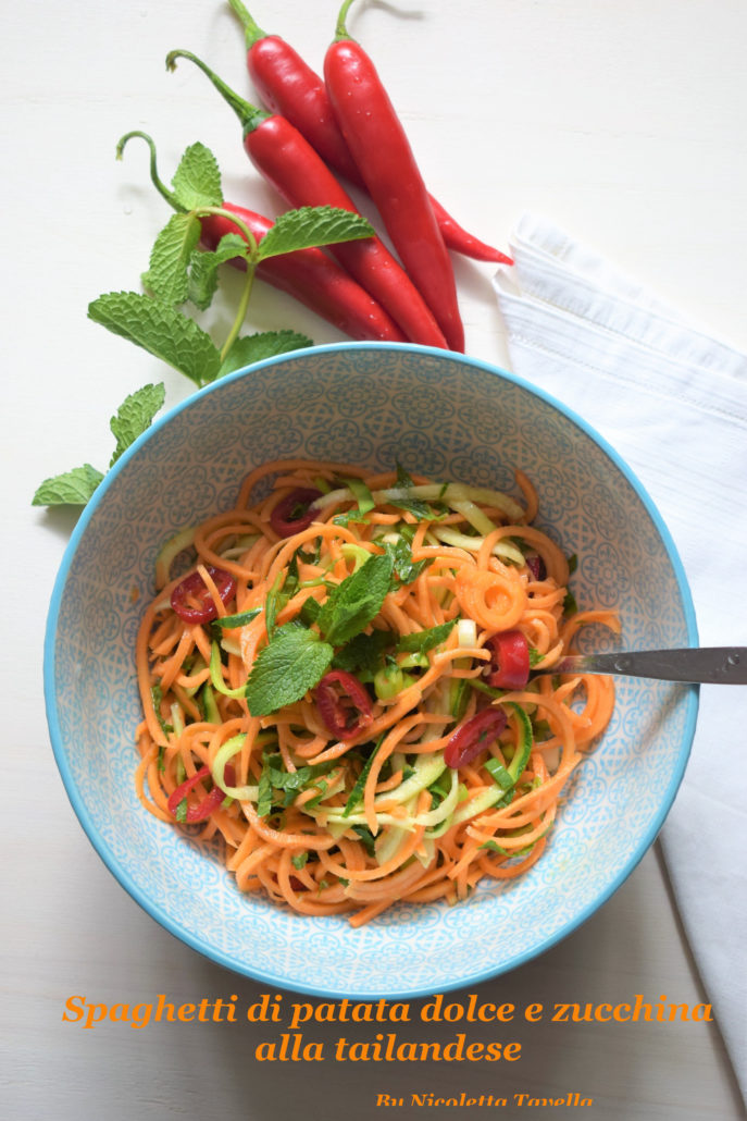 Thaise salade met zoete aardappel en courgette